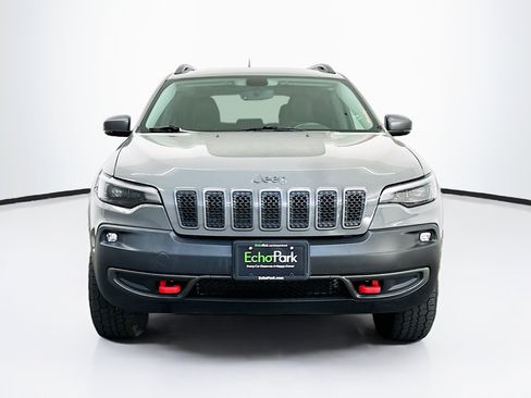 Used 2019 Jeep Cherokee Trailhawk w/ Comfort/Convenience Group AWD/4WD image 2