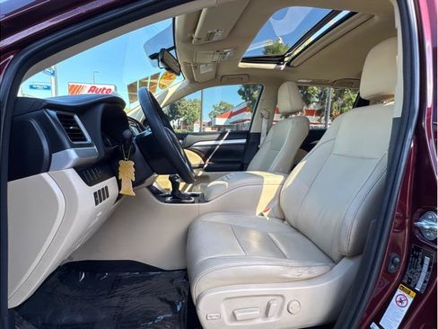Used 2015 Toyota Highlander XLE AWD/4WD image 11
