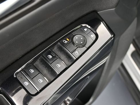 Used 2022 Nissan Pathfinder SV w/ SV Premium Package image 18