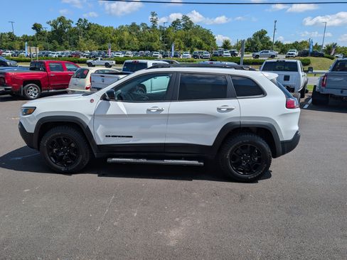 Used 2023 Jeep Cherokee Trailhawk w/ Sun & Sound Group AWD/4WD image 2