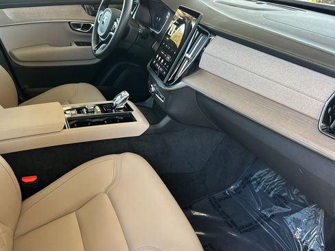 Certified 2026 Volvo XC90 B6 Plus AWD/4WD image 18