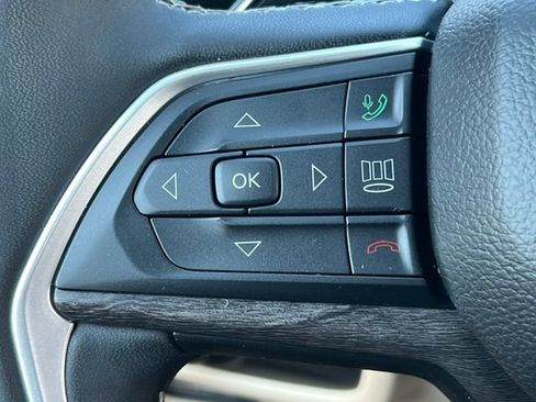 Used 2023 Jeep Grand Cherokee Limited w/ Luxury Tech Group II AWD/4WD image 22