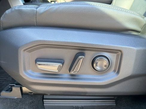 Used 2025 Toyota Tundra Limited AWD/4WD image 21