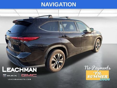 Used 2020 Toyota Highlander XLE image 3