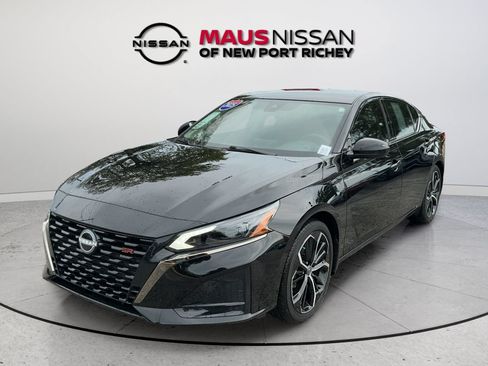 Certified 2025 Nissan Altima 2.5 SR FWD image 3
