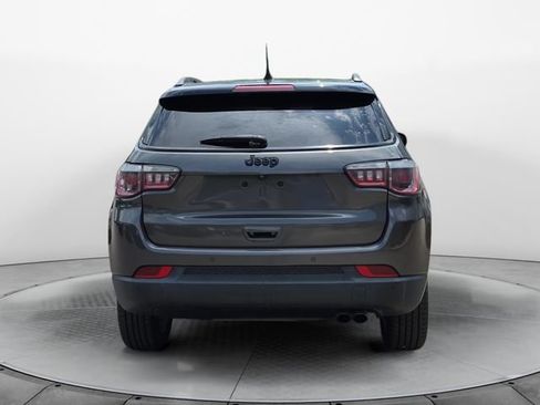 Used 2018 Jeep Compass Latitude w/ Popular Equipment Group FWD image 4