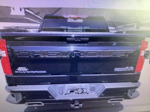 Used 2020 Chevrolet Silverado 1500 High Country w/ Technology Package image 13