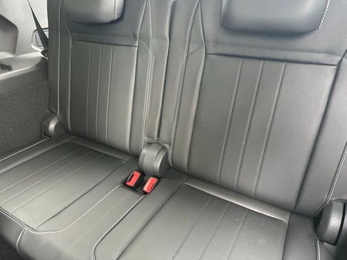 Used 2023 Volkswagen Tiguan SE FWD image 14