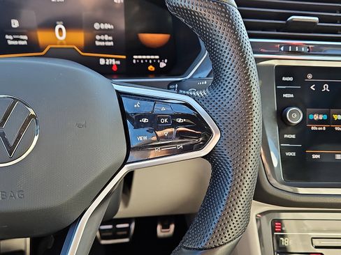 Certified 2023 Volkswagen Tiguan SE R-Line image 18