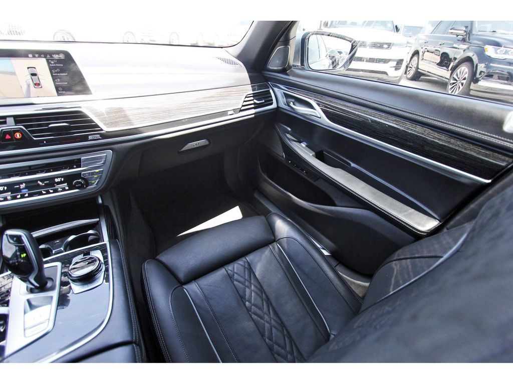 Used 2022 BMW 750i xDrive w/ Executive Package AWD/4WD image 10