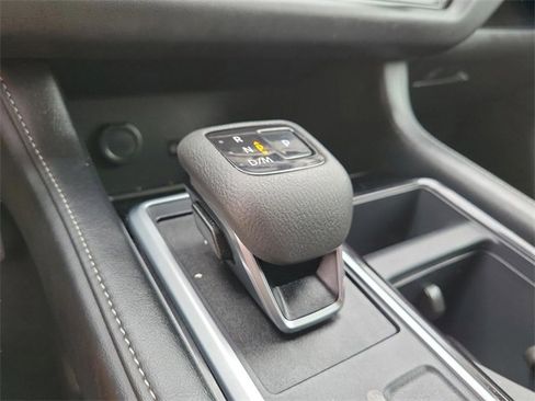 Used 2025 Nissan Pathfinder SL image 26