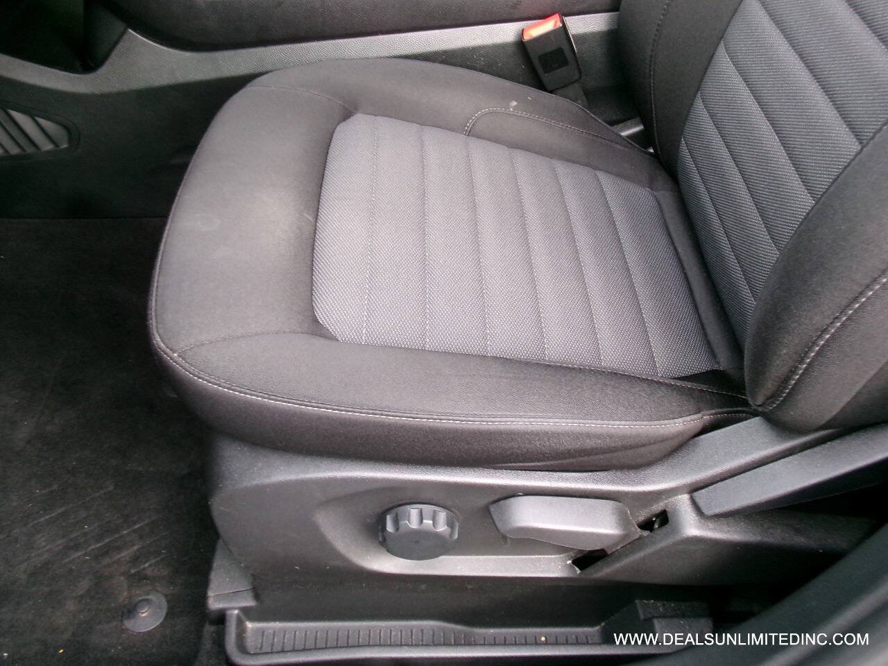 Used 2023 Ford Edge SE AWD/4WD image 8