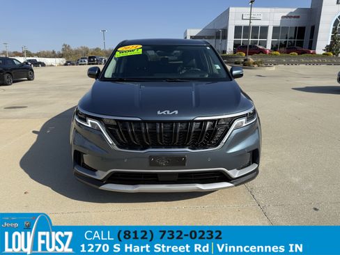 Used 2024 Kia Carnival EX image 3