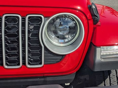 Used 2025 Jeep Wrangler Unlimited Sahara w/ Safety Group AWD/4WD image 10