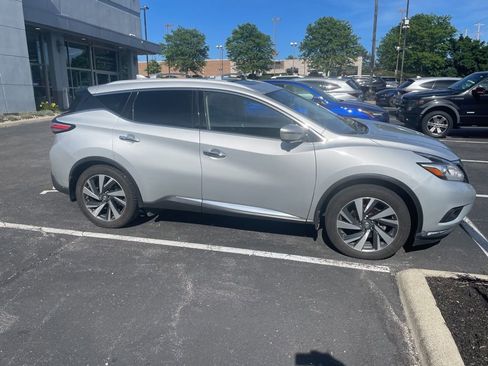 Used 2018 Nissan Murano Platinum w/ Cargo Package FWD image 2