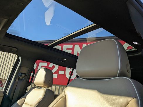 Used 2021 Chevrolet Suburban Premier image 14