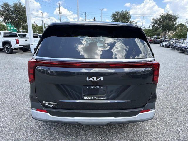 Used 2025 Kia Carnival FWD image 3