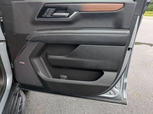 Certified 2025 GMC Yukon XL Denali AWD/4WD image 39