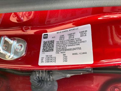 Used 2025 Chevrolet Colorado ZR2 w/ Technology Package image 35