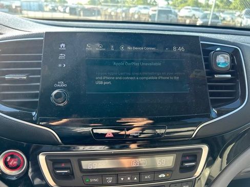 Used 2021 Honda Pilot Touring image 9