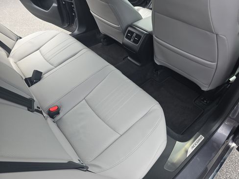 Used 2018 Honda Accord Touring image 11