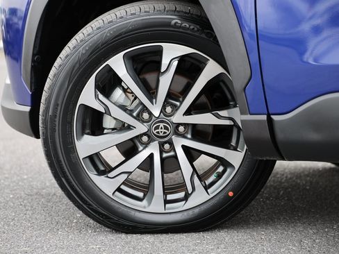 Used 2022 Toyota Corolla Cross XLE w/ Convenience Package image 7