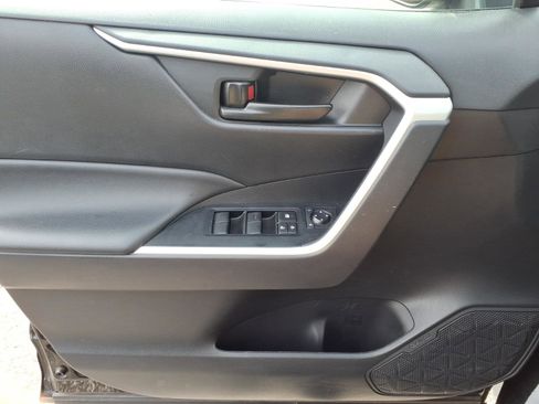 Used 2025 Toyota RAV4 LE AWD/4WD image 21