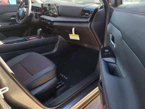 New 2026 Nissan Kicks SR image 13