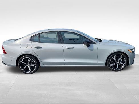 Used 2024 Volvo S60 B5 Plus FWD image 6