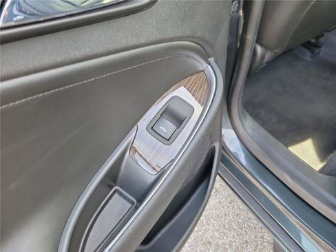 Used 2017 Chevrolet Malibu Premier image 15