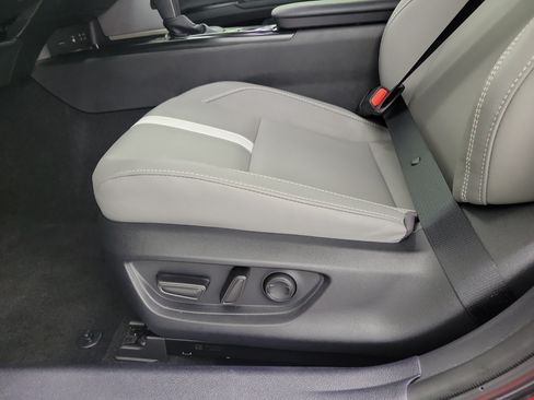 Used 2025 Toyota Camry SE w/ Convenience Package FWD image 18