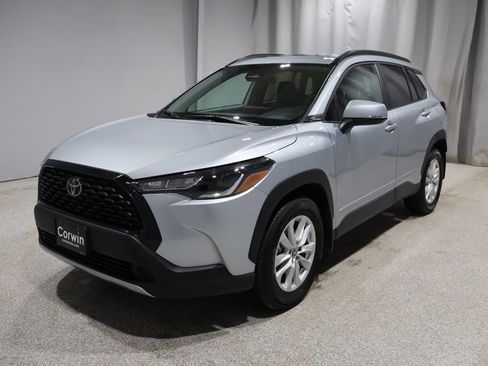 Used 2023 Toyota Corolla Cross LE w/ Moonroof Package image 6