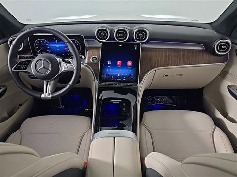 Used 2025 Mercedes-Benz GLC 300 4MATIC image 26