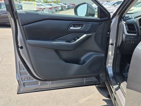 Certified 2026 Nissan Rogue SV FWD image 12