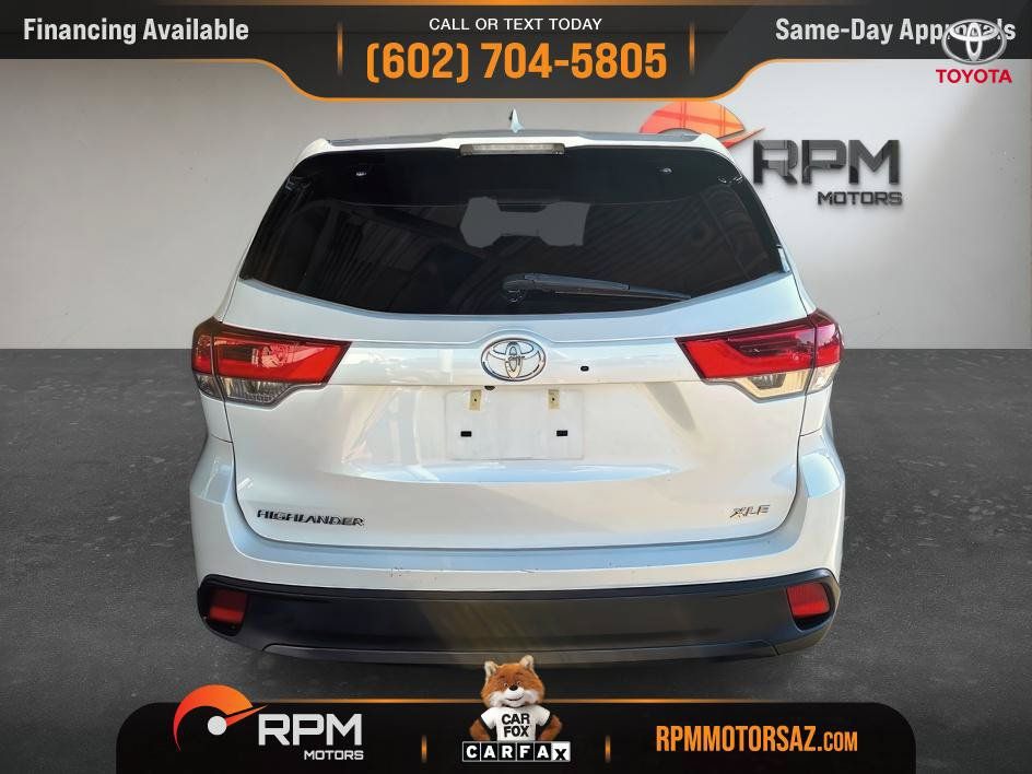 Used 2017 Toyota Highlander XLE w/ Carpet Mat Package FWD image 5