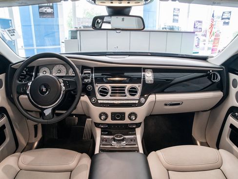 Used 2018 Rolls-Royce Ghost image 27