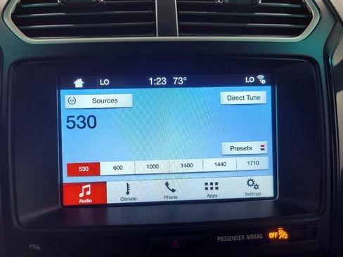Used 2017 Ford Explorer XLT w/ Equipment Group 202A AWD/4WD image 25