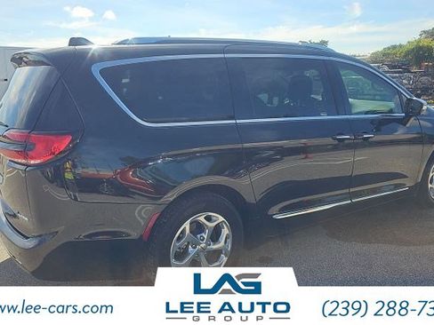 Used 2021 Chrysler Pacifica Limited FWD image 2