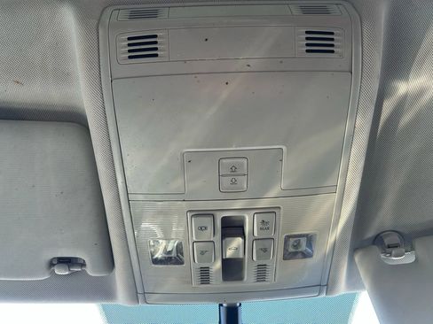 Used 2019 Volkswagen Tiguan SE w/ Panoramic Sunroof Package image 18