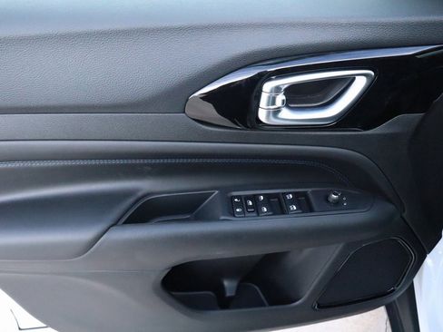 New 2026 Jeep Compass Latitude image 15