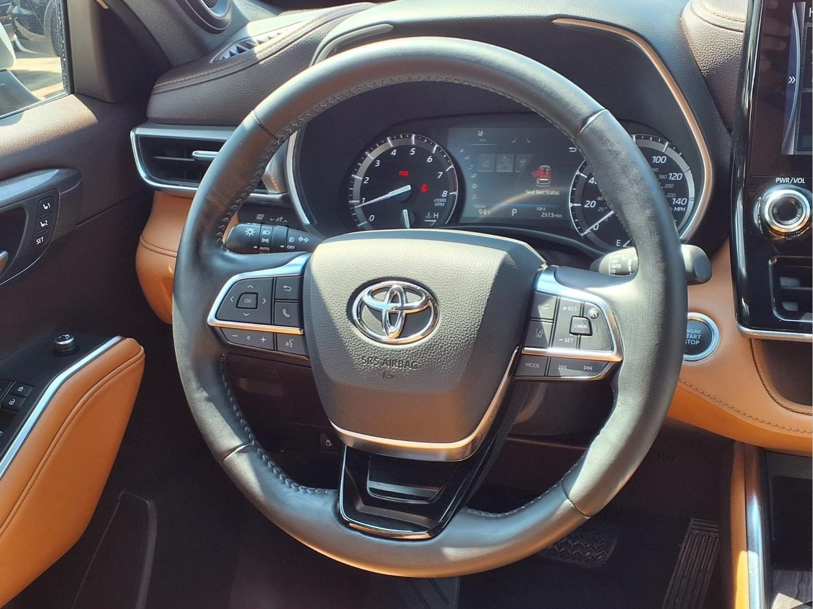 Used 2021 Toyota Highlander Platinum FWD image 15