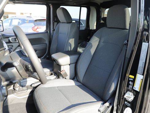 New 2025 Jeep Gladiator Sport image 16