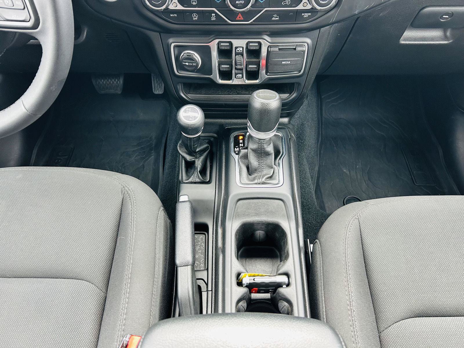Used 2023 Jeep Gladiator Sport AWD/4WD image 18