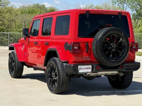 Used 2025 Jeep Wrangler Unlimited Sahara w/ Safety Group AWD/4WD image 4
