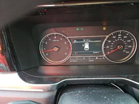 Used 2023 Kia Sorento LX image 3