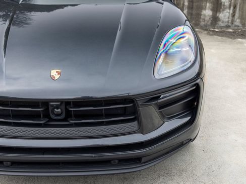 Certified 2023 Porsche Macan AWD/4WD image 17