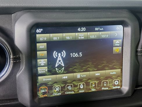 Used 2022 Jeep Wrangler Sahara w/ Cold Weather Group image 19