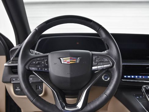 Used 2024 Cadillac Escalade ESV Premium Luxury image 17