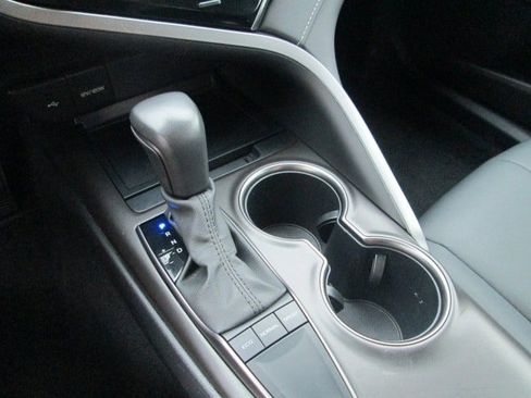 Used 2024 Toyota Camry SE image 14