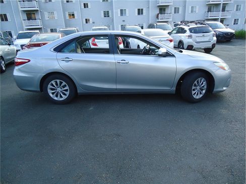 Used 2015 Toyota Camry LE FWD image 5